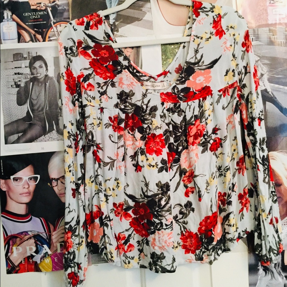 Floral A&F  blouse💕